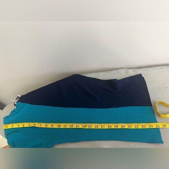 Trina Turk Women's Vivika 1 Crew Neck Top NWT Size M - Picture 7 of 9